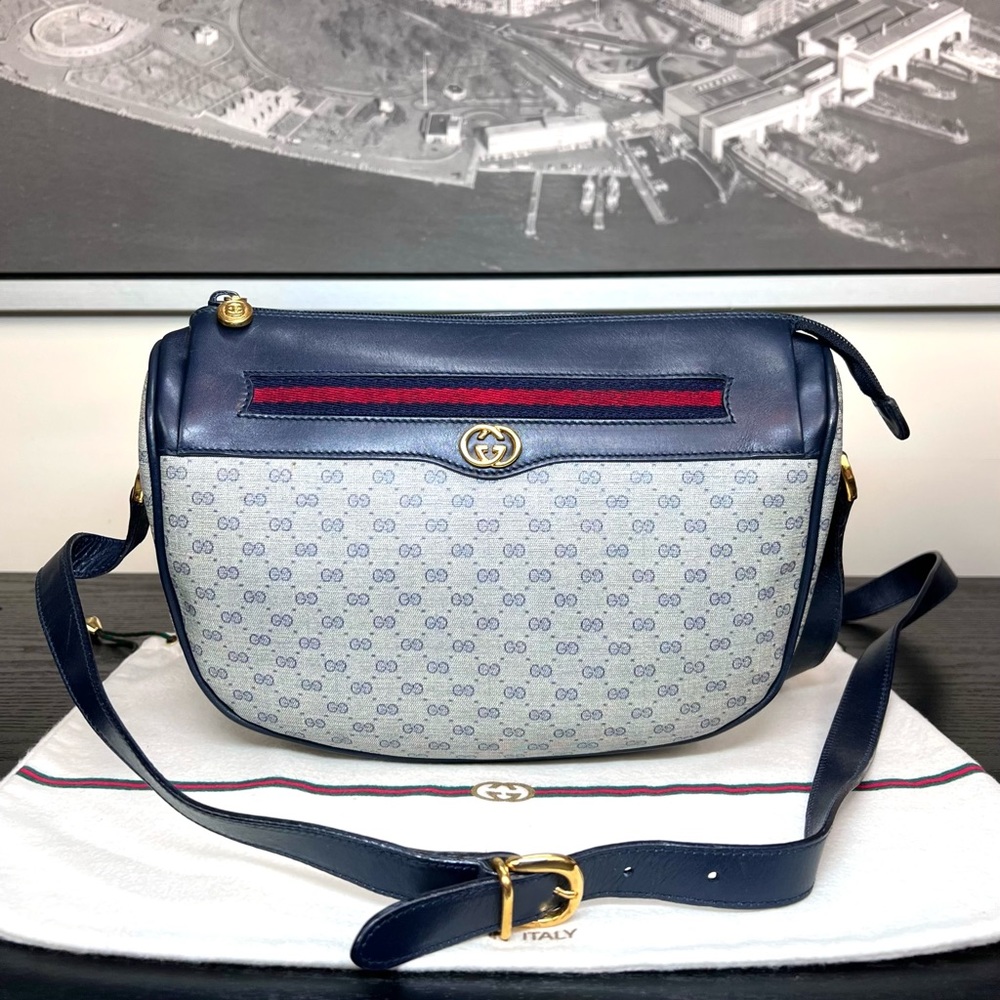 GUCCI GG Monogram Supreme Ophidia Web Bag
Crossbody Purse